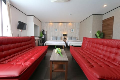 Bed, TV and multimedia, Living room, Photo of the whole room, Seating area, Bedroom, group of guests