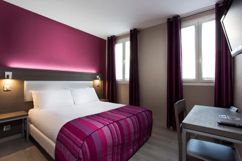 TV and multimedia, Photo of the whole room, Bedroom