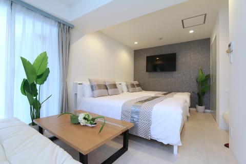 Bed, TV and multimedia, Photo of the whole room, Bedroom