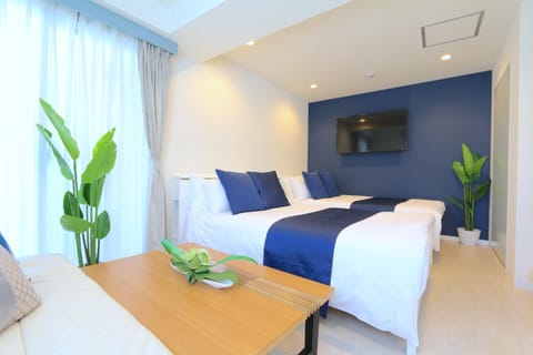 Bed, TV and multimedia, Living room, Photo of the whole room, Seating area, Bedroom