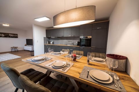 Restaurant/places to eat, Dining area