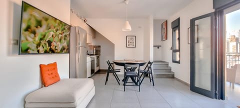 Seating area, Dining area