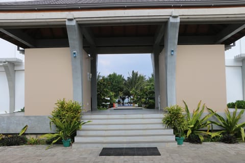 Facade/entrance