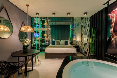 Bed, Hot Tub, Photo of the whole room, Bedroom, Bath