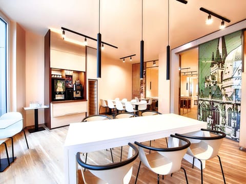 Photo of the whole room, Breakfast