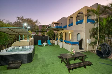 Garden, Hot Tub, Mountain view