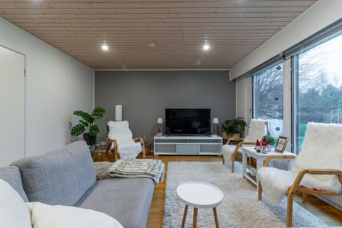 Communal lounge/ TV room