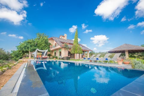 Property building, Garden, Swimming pool