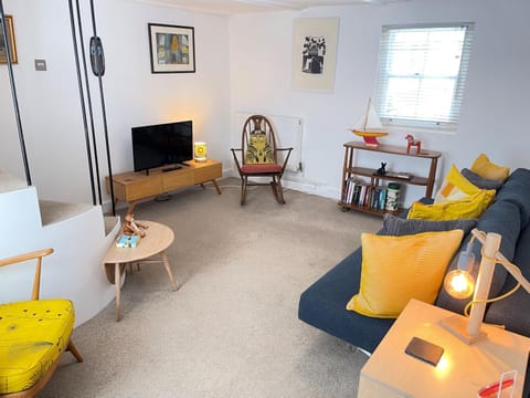 Property building, TV and multimedia, Living room