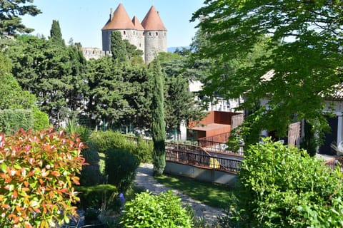 Off site, Garden, Garden, Landmark view