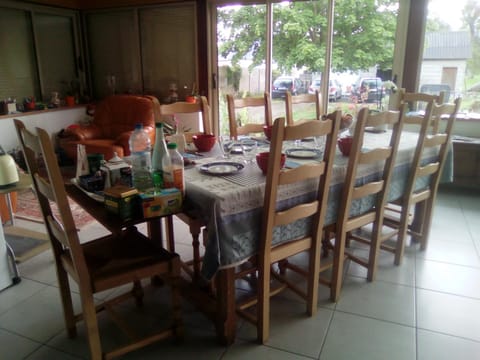 Dining area, Food