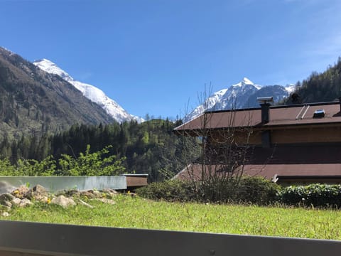 Property building, Nearby landmark, Spring, Day, Natural landscape, Mountain view