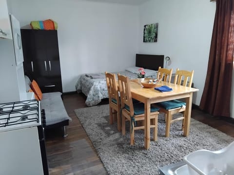 Bed, Living room, Dining area, Bedroom