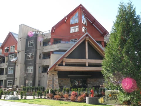 Facade/entrance, Facade/entrance, Spring, Lobby or reception