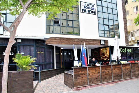 Facade/entrance