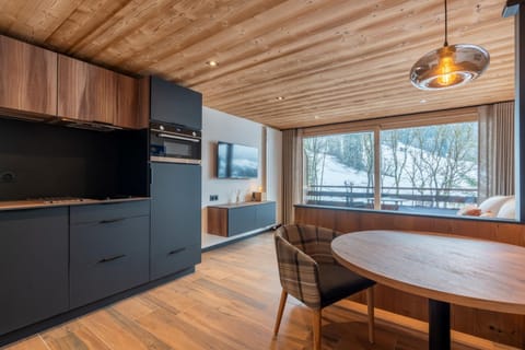 Kitchen or kitchenette, Photo of the whole room, Dining area