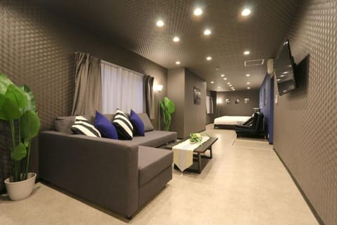 Bed, TV and multimedia, Living room, Photo of the whole room, Seating area, Bedroom