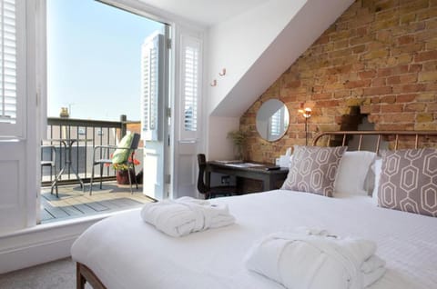 Bed, Balcony/Terrace, Photo of the whole room, Bedroom
