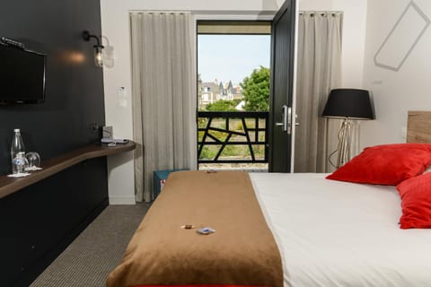 Day, Photo of the whole room, Bedroom