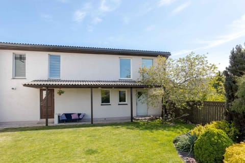 Property building, Facade/entrance, Garden