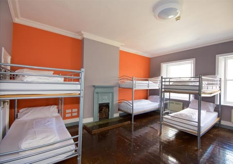 Bedroom, bunk bed