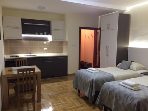 Photo of the whole room, Decorative detail