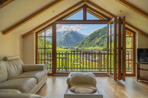Natural landscape, View (from property/room), Balcony/Terrace, Living room, Seating area