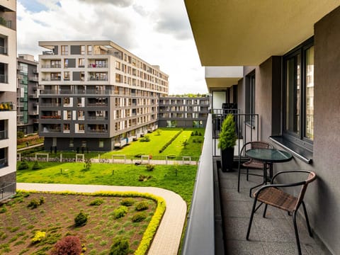 Spring, Summer, Balcony/Terrace, Decorative detail, Garden view