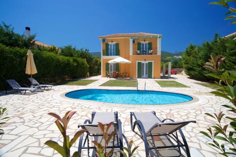 Property building, Day, Swimming pool