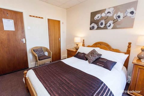 Bed, Logo/Certificate/Sign, Sea view