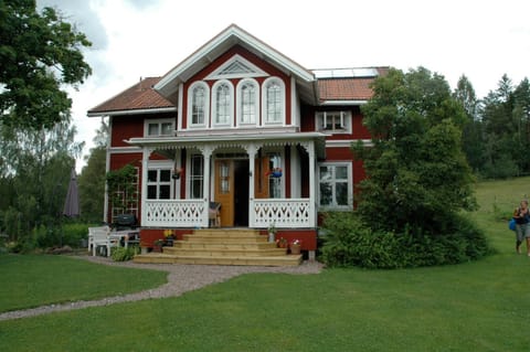 Staff, Facade/entrance, Garden, View (from property/room), Garden view, Family