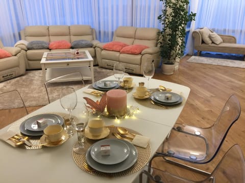 Living room, Dining area
