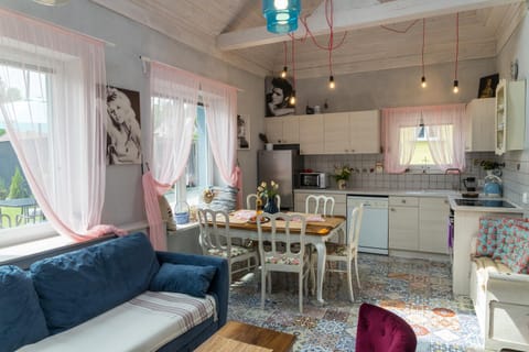 TV and multimedia, Kitchen or kitchenette, Living room, Seating area, Garden view