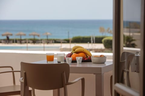 Balcony/Terrace, Landmark view, Pool view, Sea view