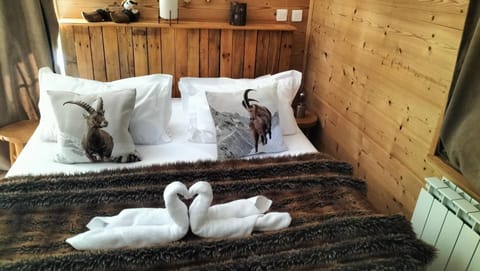 Bed, TV and multimedia, Coffee/tea facilities, Seating area, Bedroom