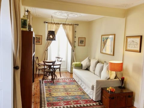 Living room, Dining area, Street view