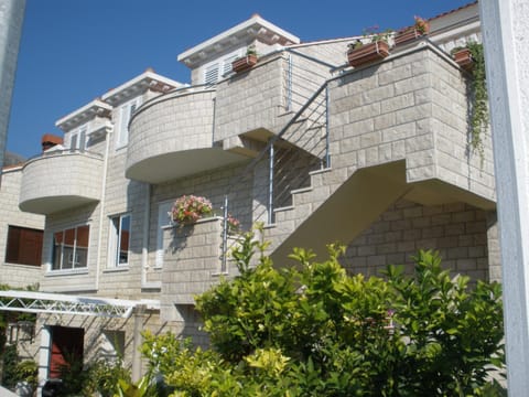 Property building, Facade/entrance