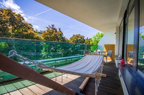 View (from property/room), Balcony/Terrace, sunbed