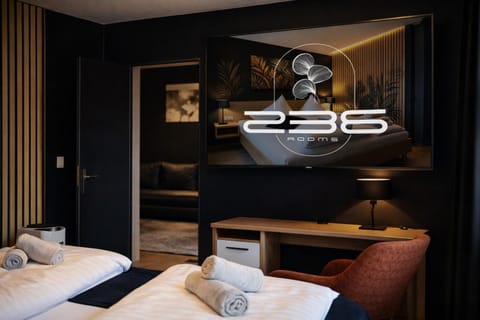 Bed, Property logo or sign, Photo of the whole room, Logo/Certificate/Sign, Bedroom