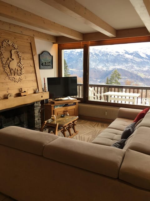 Communal lounge/ TV room, Natural landscape