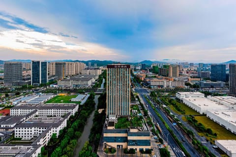 Property building, Day, Neighbourhood, Natural landscape, Bird's eye view, City view, Mountain view, Street view, Location