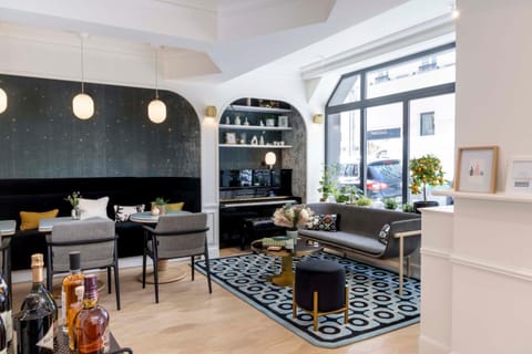 Living room, Lounge or bar