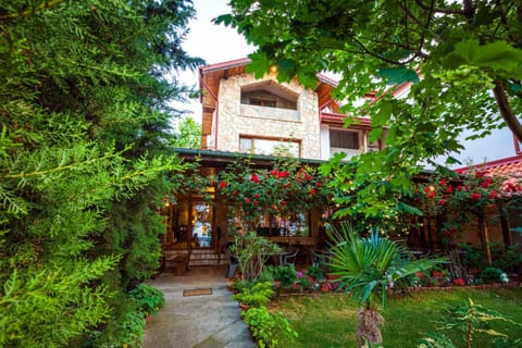 Property building, Spring, Day, Garden