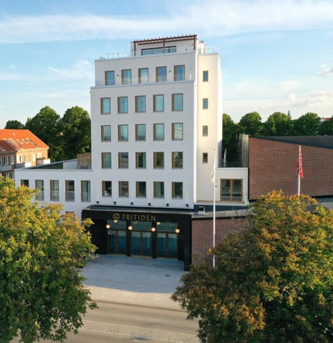Property building, Day