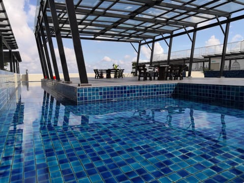 Swimming pool, Swimming pool