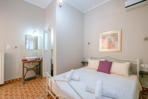 Grandma's Chic Home in Chania Venetian Harbor House in Chania