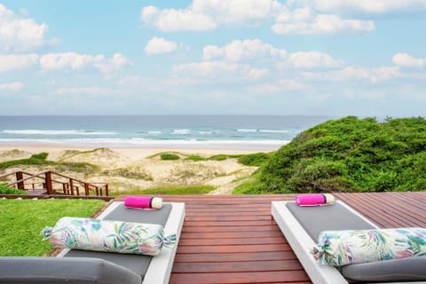 View (from property/room), Seating area, Sea view, sunbed