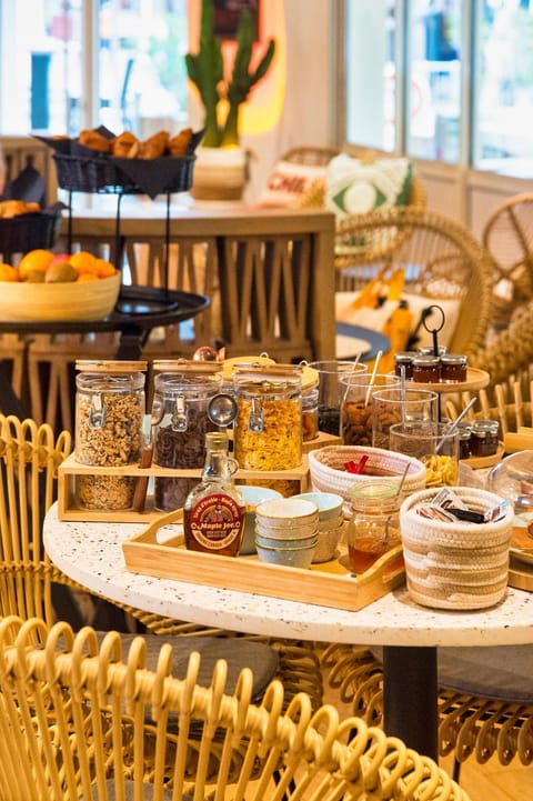 Restaurant/places to eat, Food, Breakfast, Buffet breakfast