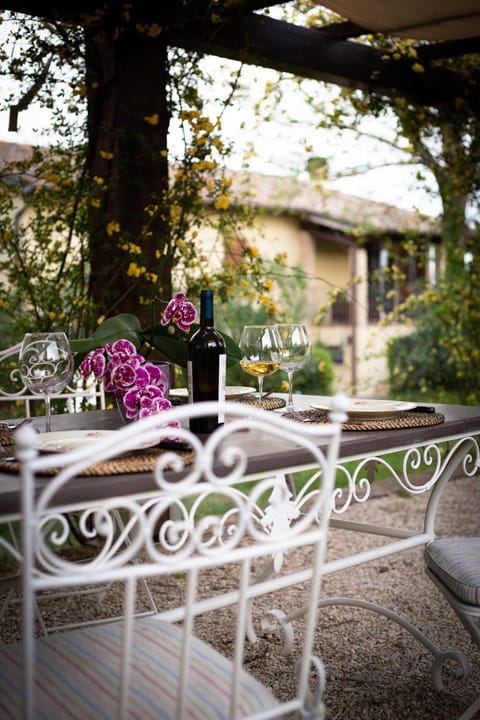 Ca' le cerque, villa surrounded by the Marche nature House in Marche