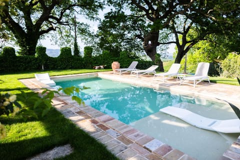 Ca' le cerque, villa surrounded by the Marche nature House in Marche